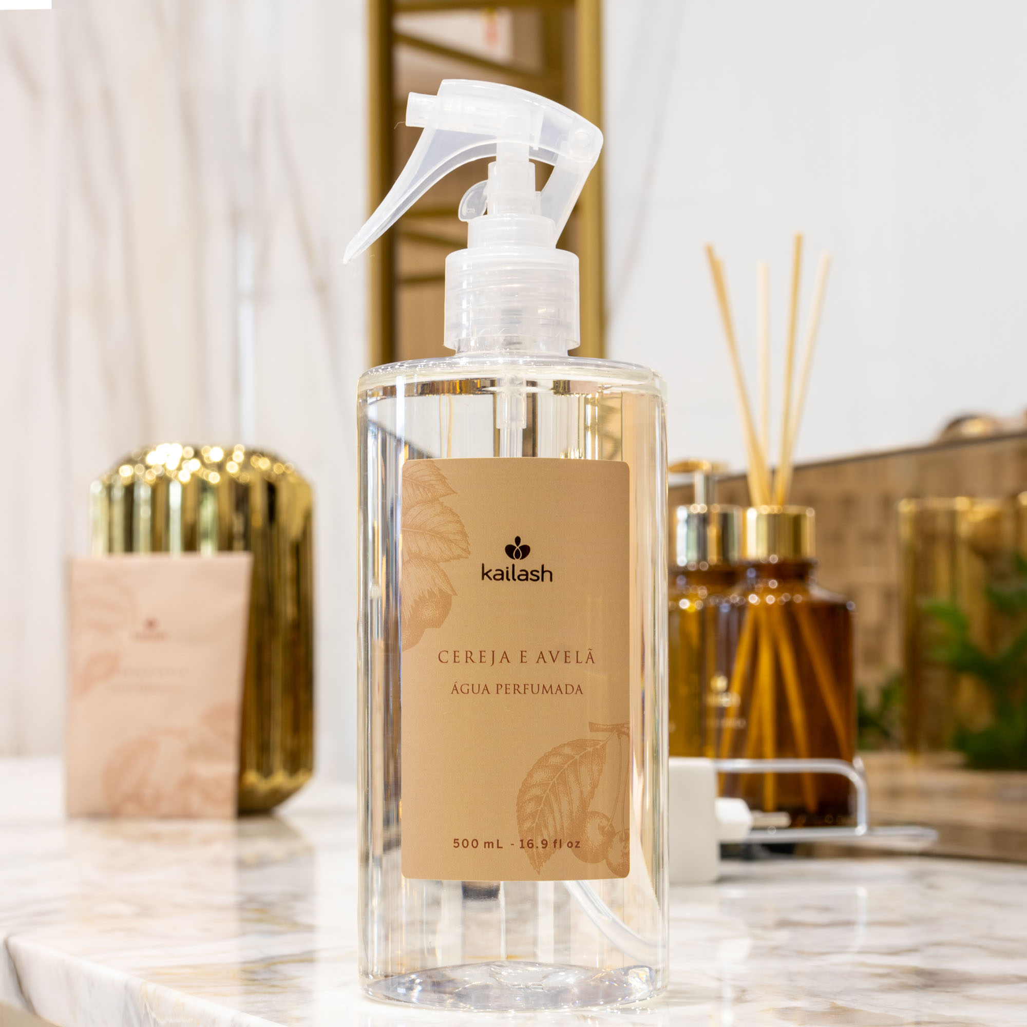 ÁGUA PERFUMADA PARA TECIDOS - CEREJA E AV...
